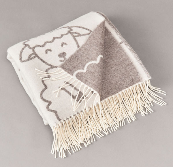 Merino Wolldecke "die Süße" mit Schäfchen - weiß/beige 130x200