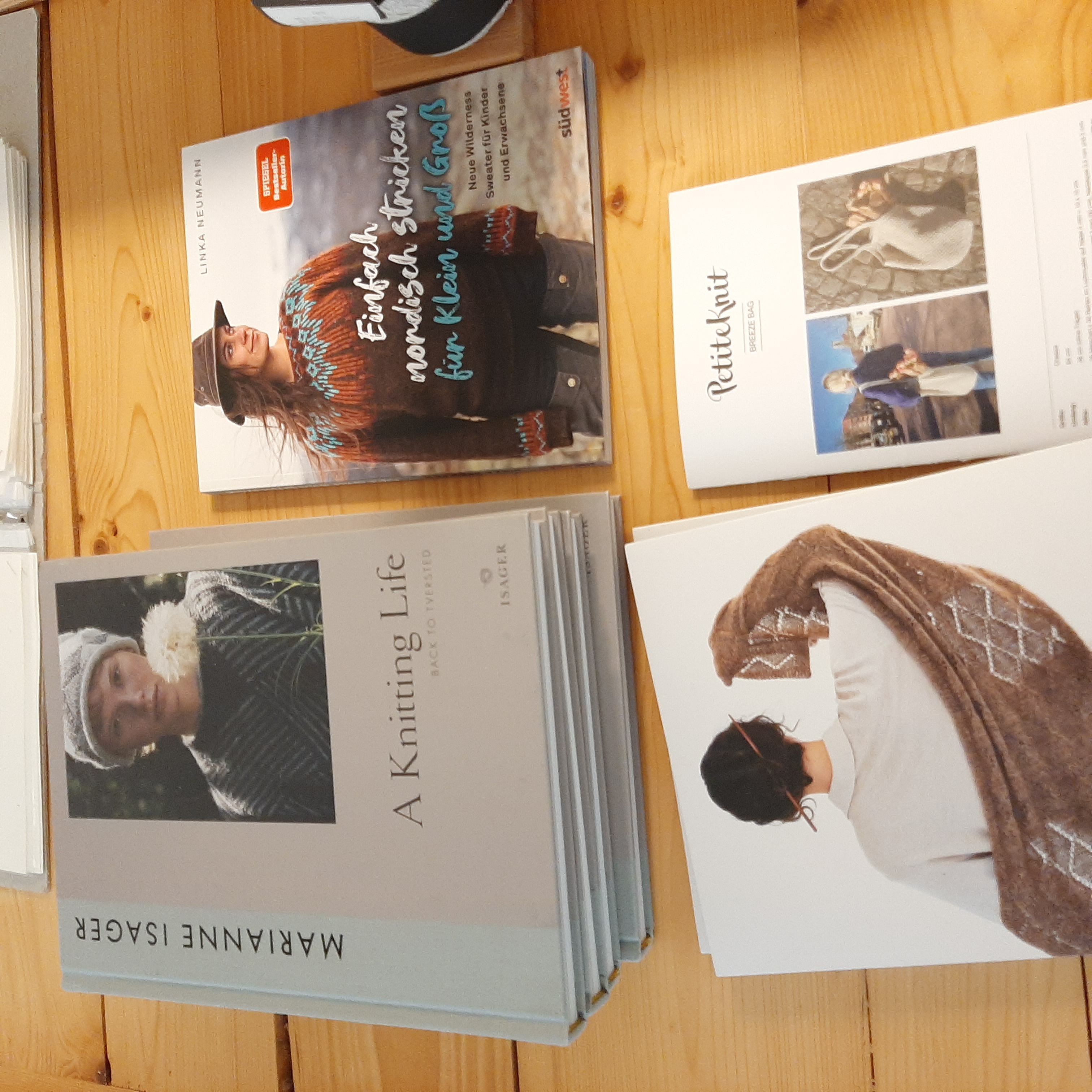 Büchertisch